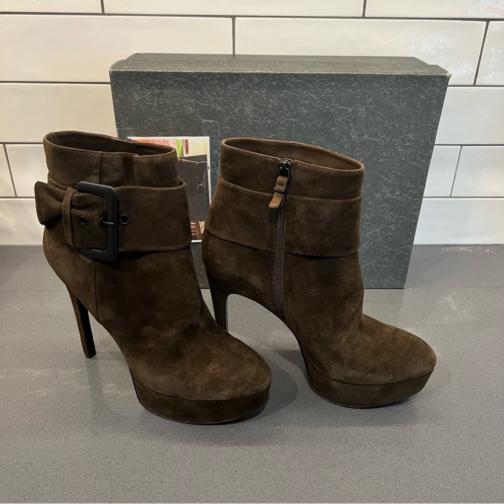 VIA SPIGA ~ Demetra dark Olive (Brown) suede platform ankle boots. Size 10